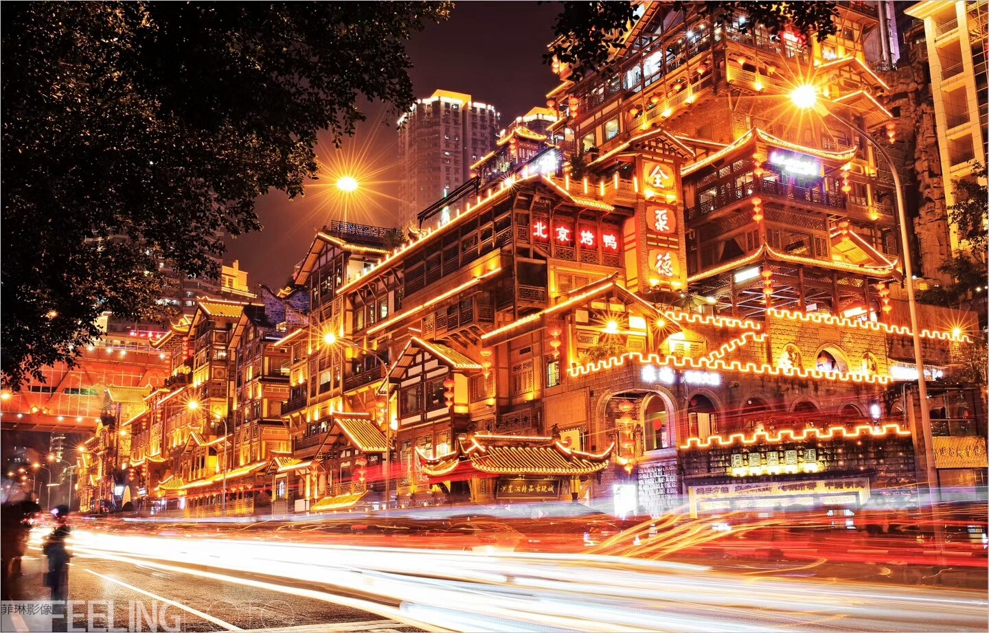 探訪重慶網(wǎng)紅景點洪崖洞,夜景美如仙境